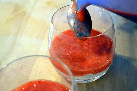 Erdbeeren-Dessert im Glas