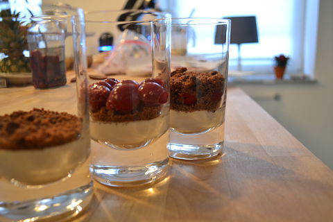 Dessert anrichten Dessert im Glas anrichten